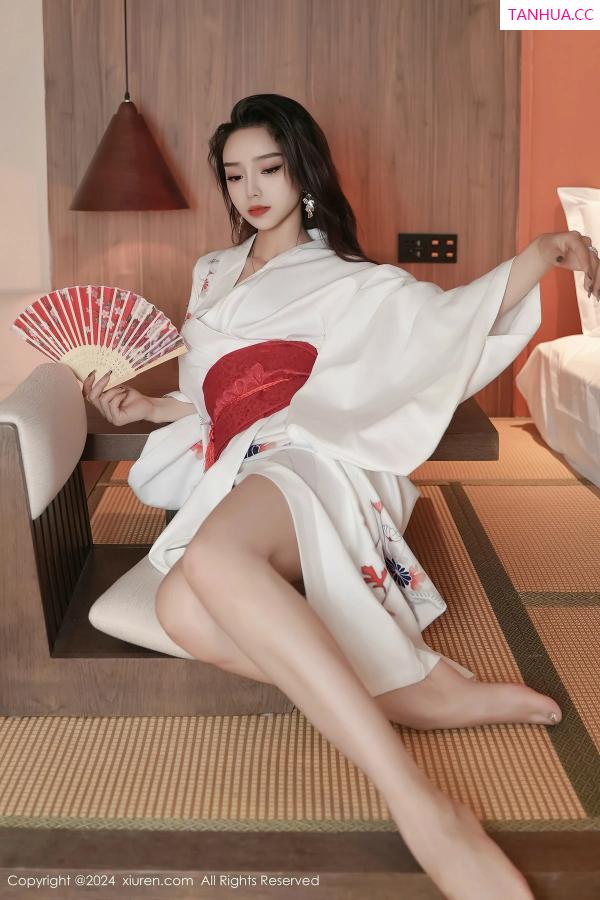   [XiuRen]高清写真图 2024.04.10 No.8367 苏曼兮 美腿性感第16张图片